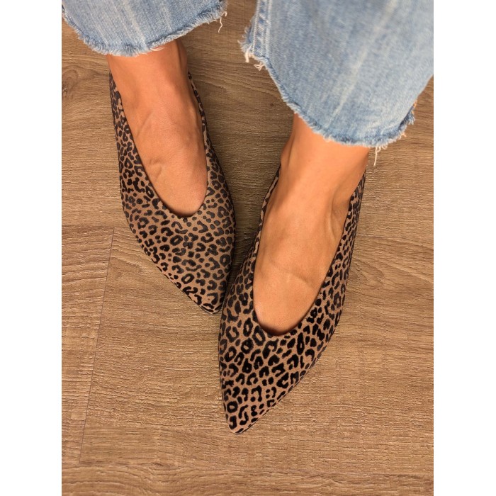 Bailarina mujer Alya. AW24 Calzado mujer candelascloset. Piel animal print. Tacón bajo. Marca Duit. Made in Spain.
