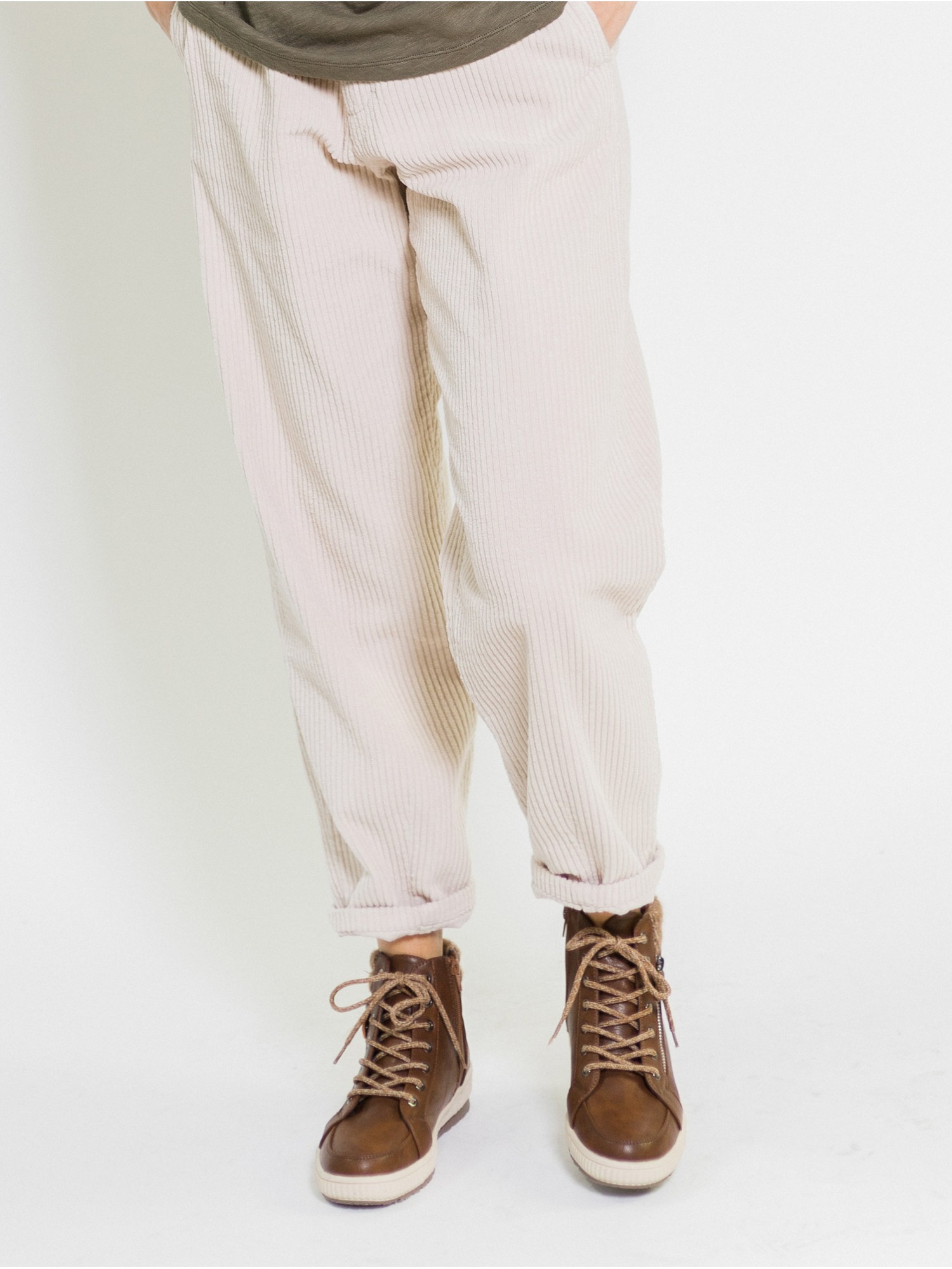 Pantalón largo Glory PAN Producto Básico en shop candelascloset. Tejido de pana 100% algodón, en color crudo para mujer.