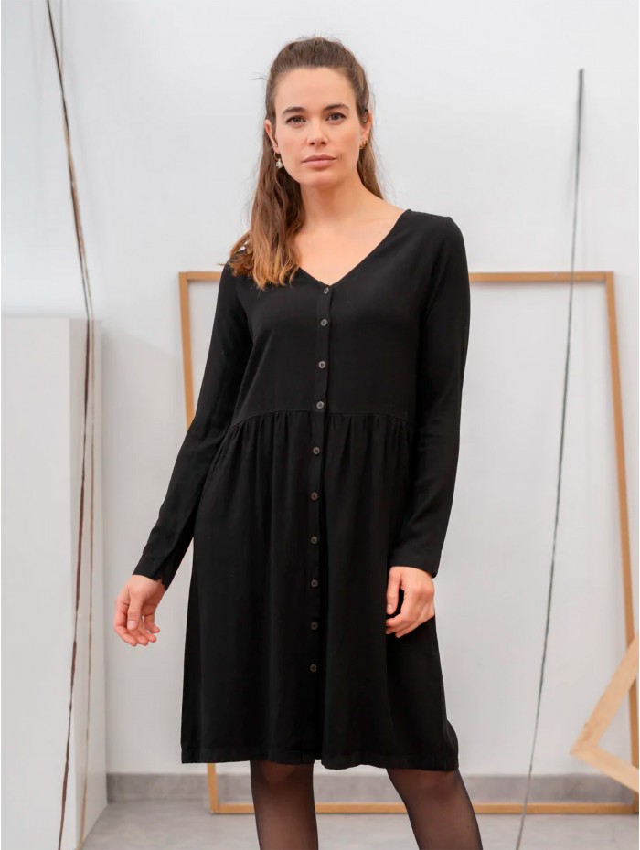 Vestido Sirani Poems Bcn en shop candelascloset. Vestido corto en color negro, manga larga y botonadura central para mujer.