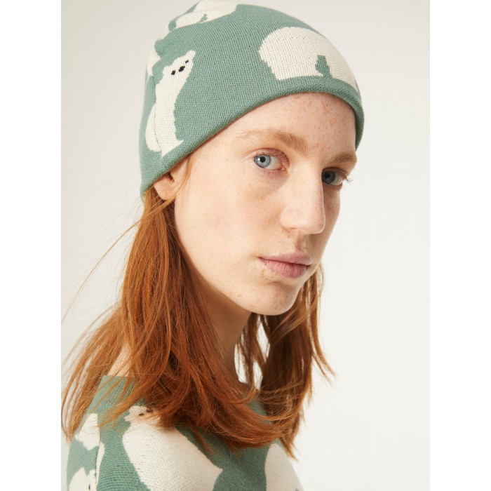 Gorro Bear Compañía Fantástica en candelascloset. Accesorio de punto fino con estampado animal de osos polares para mujer.