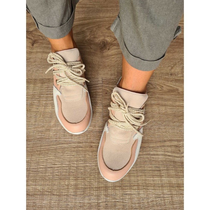 Zapatilla deportiva de mujer multicolor combinada en piel sintética y ante. Hecho en España. A la venta en candelascloset