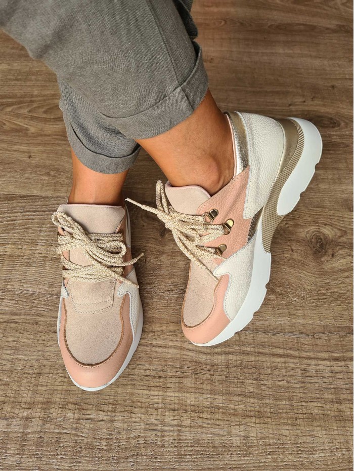 Zapatilla deportiva de mujer multicolor combinada en piel sintética y ante. Hecho en España. A la venta en candelascloset 2