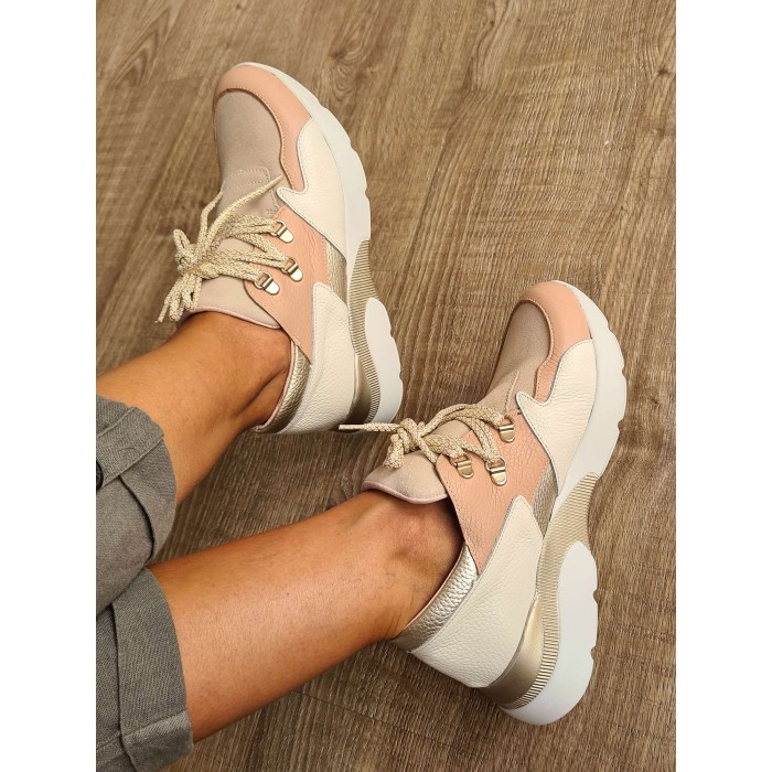 Zapatilla deportiva de mujer multicolor combinada en piel sintética y ante. Hecho en España. A la venta en candelascloset
