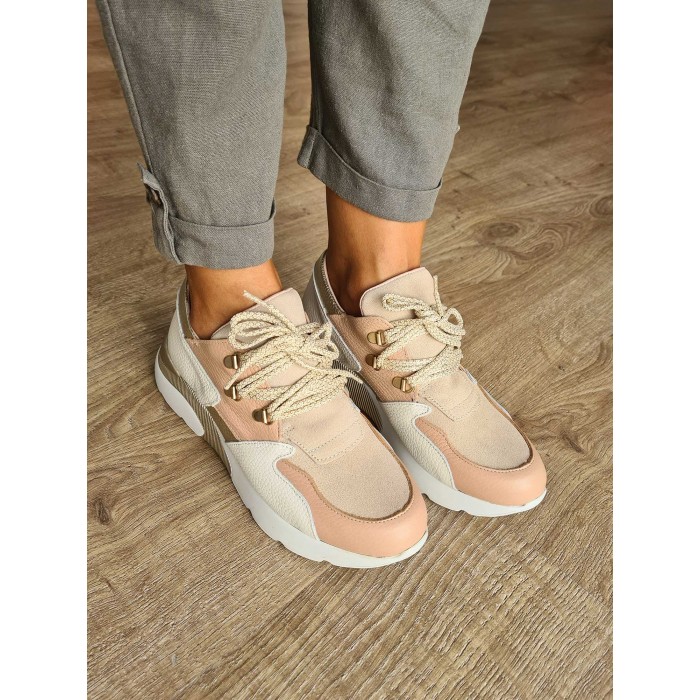 Zapatilla deportiva de mujer multicolor combinada en piel sintética y ante. Hecho en España. A la venta en candelascloset
