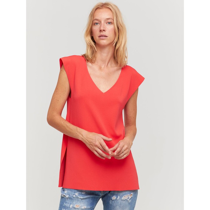Top Ore coral. Colección SS23 Aldomartins en candelascloset. Tejido mezcla color coral, manga corta y escote pico para mujer.