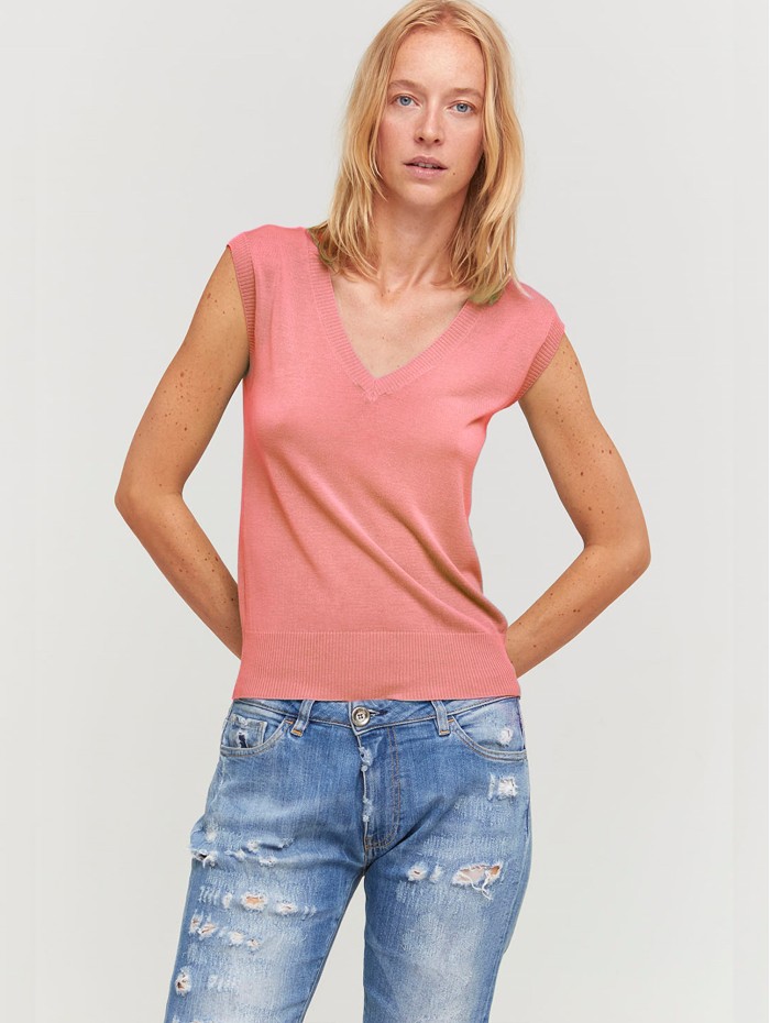 Top Sikar coral. Colección SS23 Aldomartins en candelascloset. Tejido liso de bambú y algodón en manga corta para mujer. 2