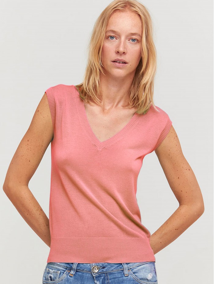 Top Sikar coral. Colección SS23 Aldomartins en candelascloset. Tejido liso de bambú y algodón en manga corta para mujer.