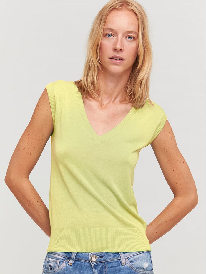 Top Sikar lima. Colección SS23 Aldomartins en candelascloset. Tejido liso de bambú y algodón en manga corta para mujer. 2
