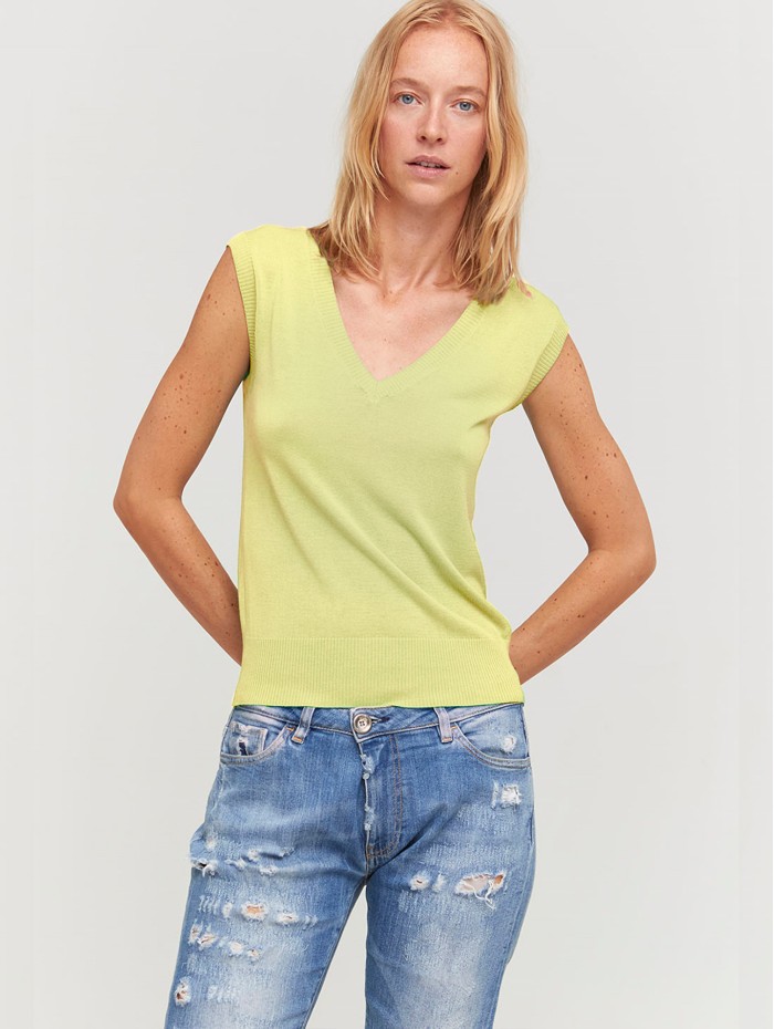 Top Sikar lima. Colección SS23 Aldomartins en candelascloset. Tejido liso de bambú y algodón en manga corta para mujer.