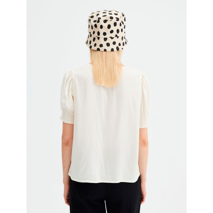 Blusa de manga corta. Colección SS23 Compañía Fantástica en candelascloset. Color blanco con manga corta abullonada