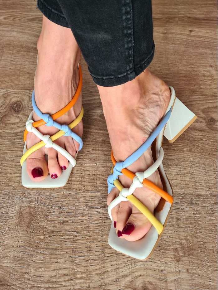 Sandalia Tamera. SS23 Calzado mujer candelascloset. Sandalias de tiras de colores acolchadas y tacón triangular made in Spain