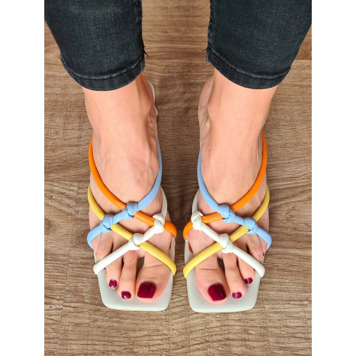 Sandalia Tamera. SS23 Calzado mujer candelascloset. Sandalias de tiras de colores acolchadas y tacón triangular made in Spain