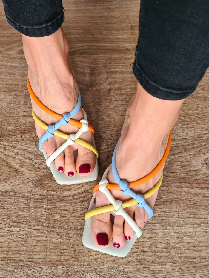 Sandalia Tamera. SS23 Calzado mujer candelascloset. Sandalias de tiras de colores acolchadas y tacón triangular made in Spain 2