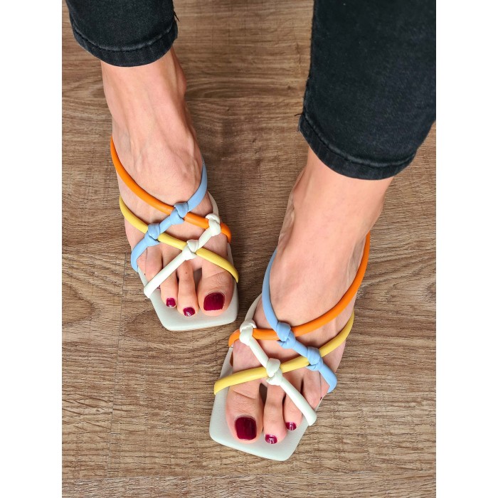 Sandalia Tamera. SS23 Calzado mujer candelascloset. Sandalias de tiras de colores acolchadas y tacón triangular made in Spain