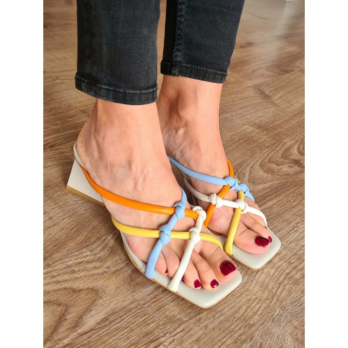 Sandalia Tamera. SS23 Calzado mujer candelascloset. Sandalias de tiras de colores acolchadas y tacón triangular made in Spain