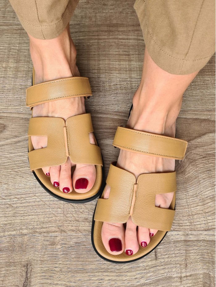 Sandalia Tuscany. SS23 Calzado mujer candelascloset. Sandalias planas de piel anatómicas con cierre en velcro. Made in Spain 2