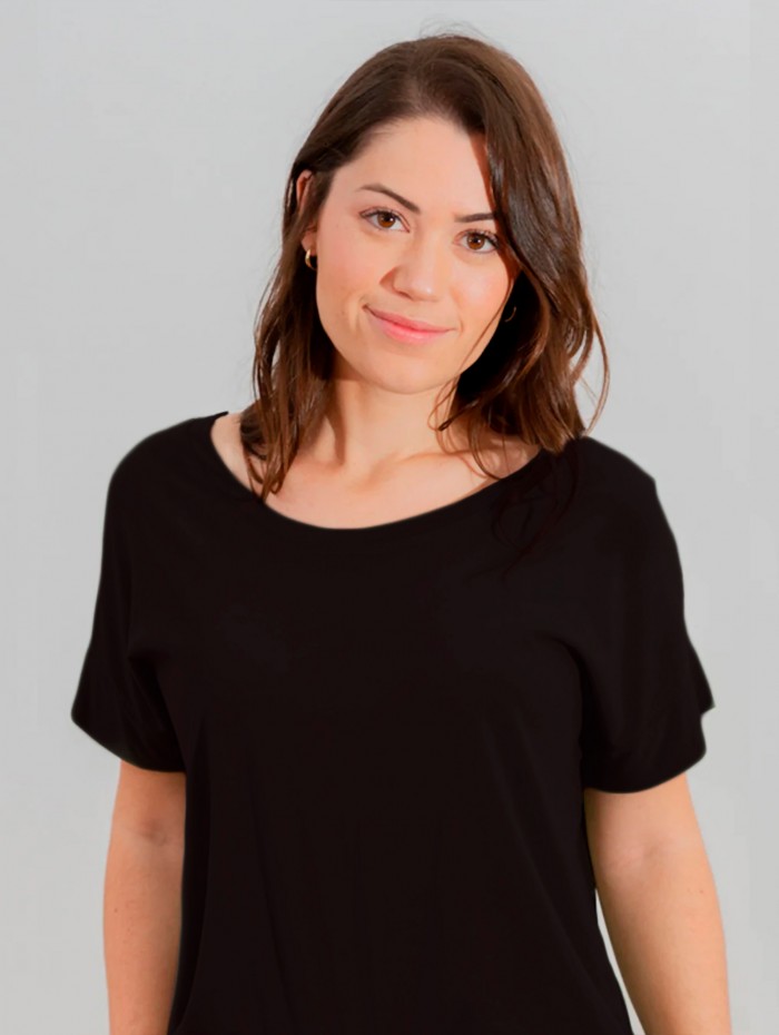 Camiseta negra Fresh. Colección SS23 POEMS Bcn en candelascloset. Tejido viscosa de corte holgado con mangas de punto elástico