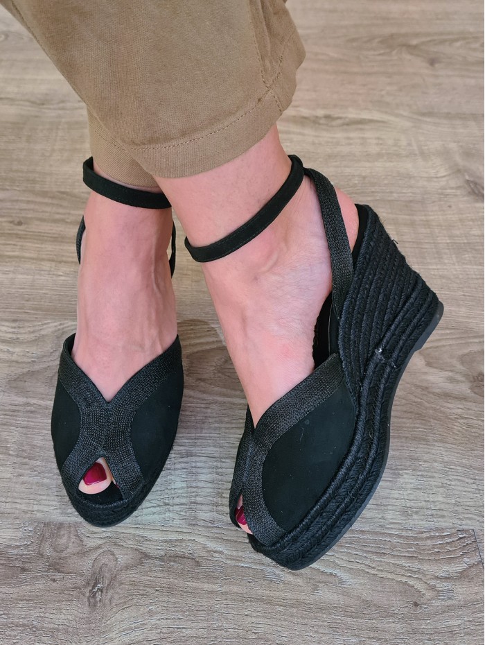 Sandalias Cuñas Poli Black. SS23 Calzado mujer candelascloset. Plataforma de esparto y lona de piel con adorno. Made in Spain.