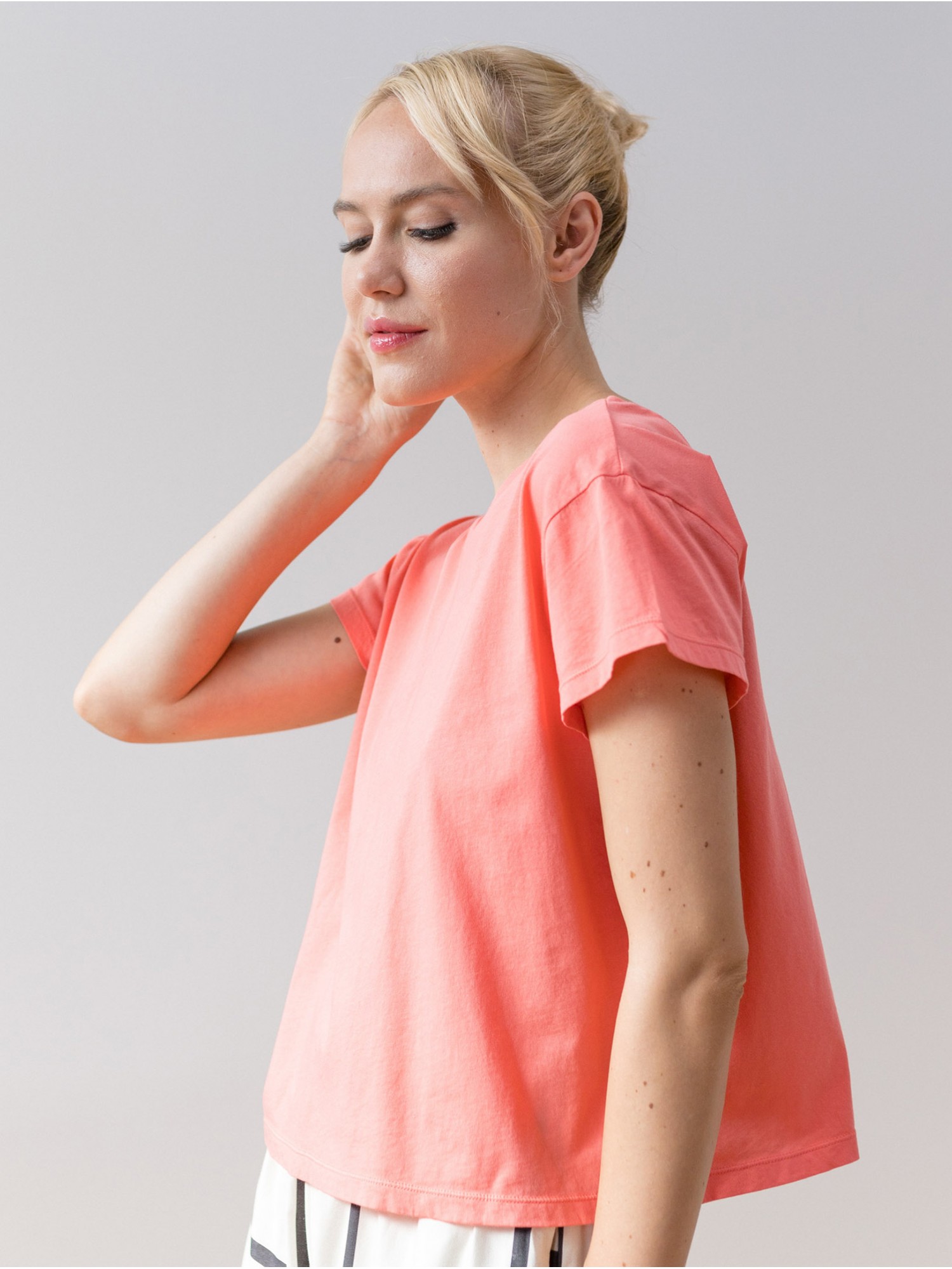 Camiseta oversize rosa Nalu 2107. Colección SS23 PAN Producto Básico en candelascloset. Tejido 100% algodón en manga corta