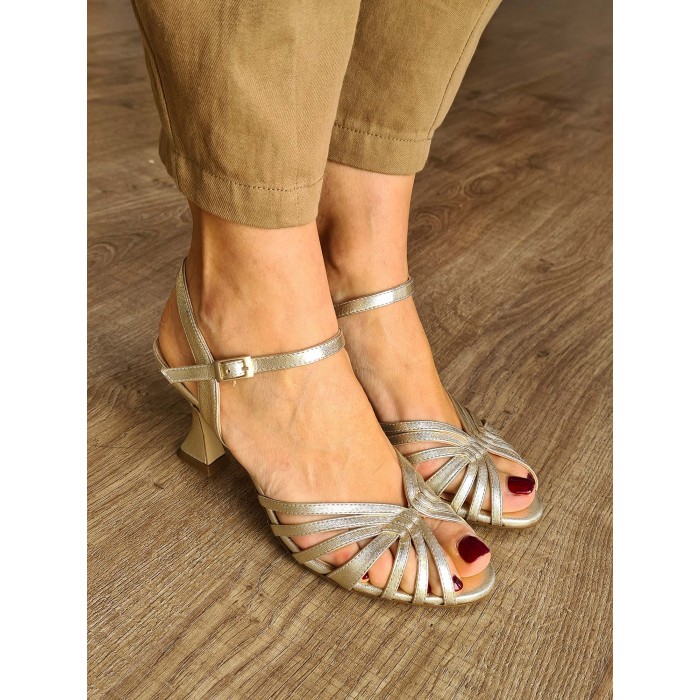 Sandalia Dore. SS23 Calzado mujer candelascloset, marca Marian. Sandalias de piel metalizadas y tacón triangular. Made in Spain