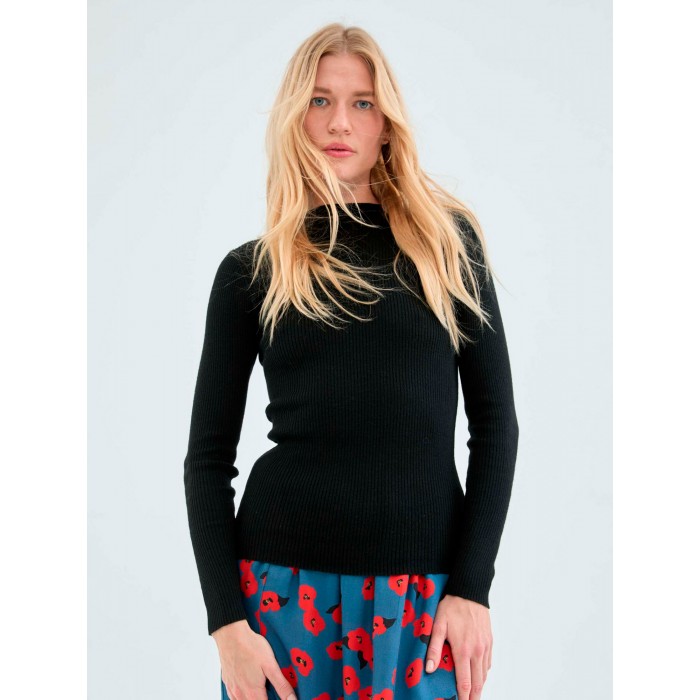 Jersey negro Gio. Colección AW23 Compañía Fantástica en candelascloset. De punto canalé, manga larga y cuello perkins.