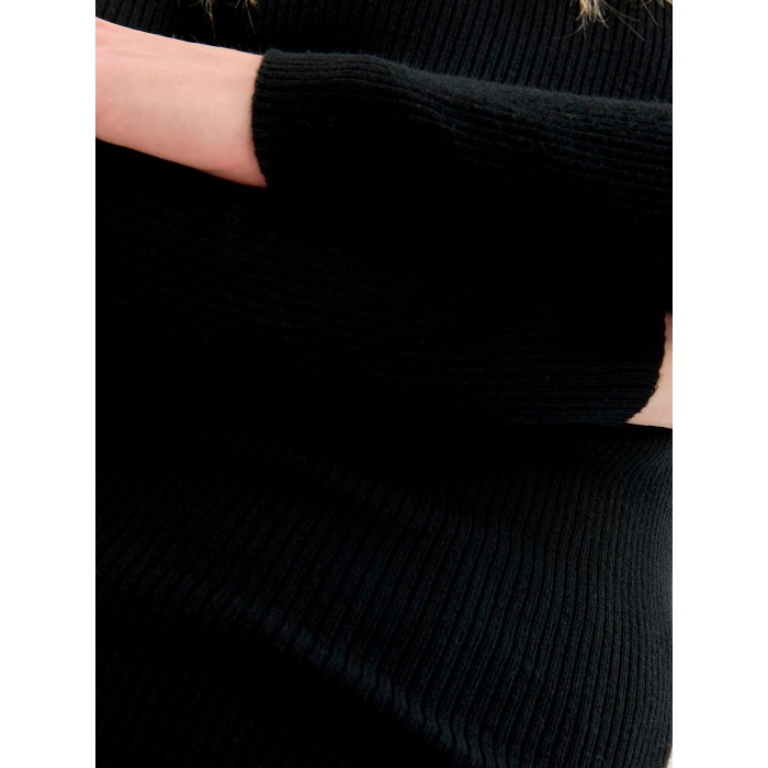 Jersey negro Gio. Colección AW23 Compañía Fantástica en candelascloset. De punto canalé, manga larga y cuello perkins.