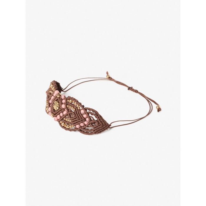 Pulsera de mujer Gochi. Complementos AW23 NKN Nekane en candelascloset. Color marrón en hilo macramé con cuentas.
