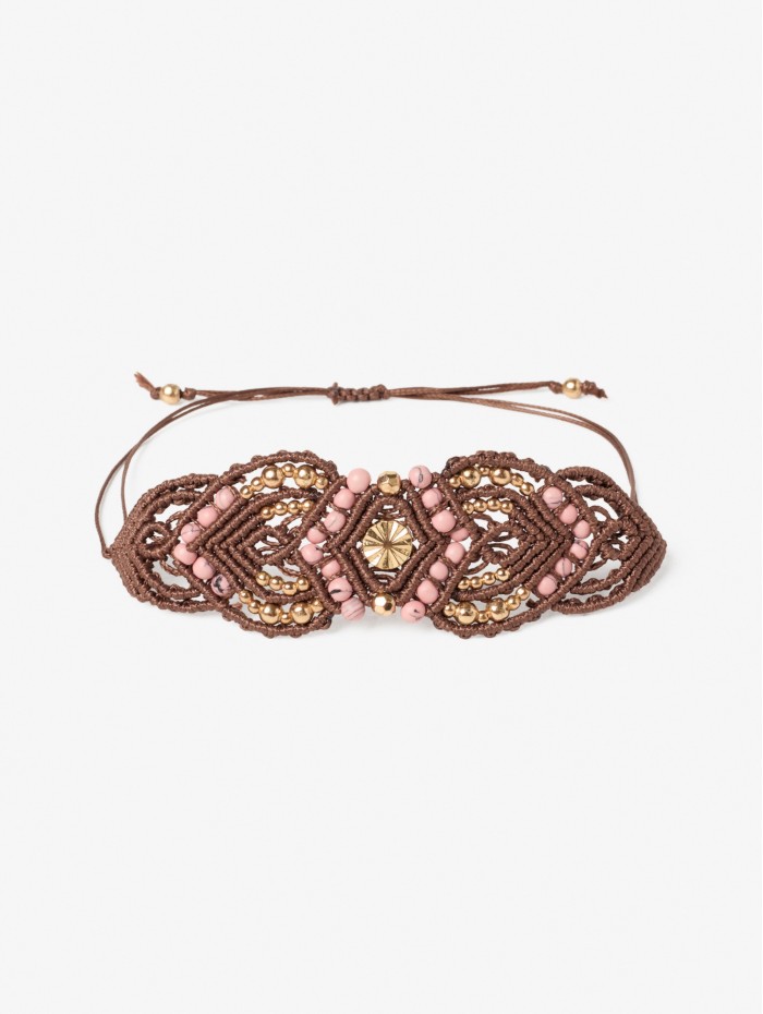 Pulsera de mujer Gochi. Complementos AW23 NKN Nekane en candelascloset. Color marrón en hilo macramé con cuentas. 2