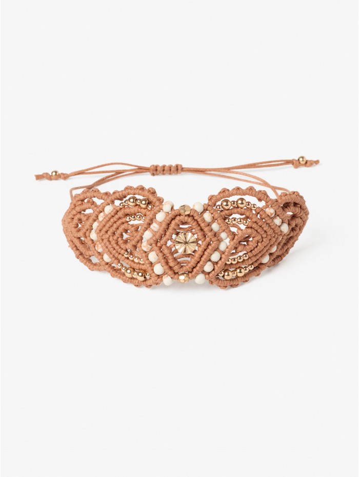 Pulsera de mujer Gochi. Complementos AW23 NKN Nekane en candelascloset. Color beige en hilo macramé con cuentas. 2