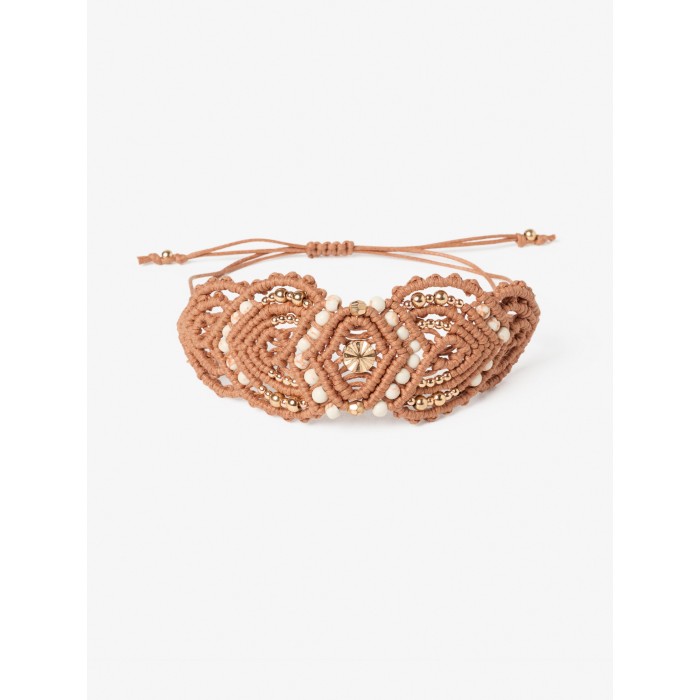 Pulsera de mujer Gochi. Complementos AW23 NKN Nekane en candelascloset. Color beige en hilo macramé con cuentas.