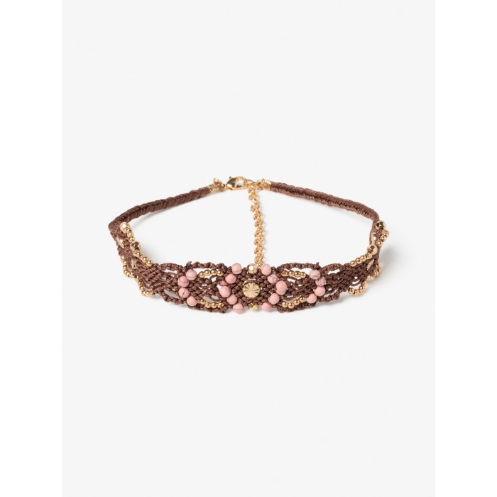 Gargantilla de mujer Gigo. Complementos AW23 NKN Nekane en candelascloset. Color marrón en hilo macramé con cuentas.