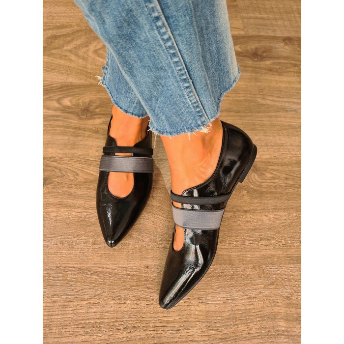 Bailarina Eclat. AW23 Calzado mujer candelascloset. Bailarina de piel brillo negro y tiras elásticas. Marca Kess. Made in Spain.