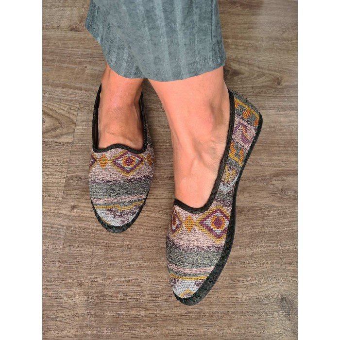 Veneciana Cecil. AW23 Calzado mujer candelascloset. Zapato plano en tejido estampado de algodón. Marca Toni Pons. Made in Spain.