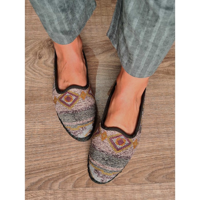 Veneciana Cecil. AW23 Calzado mujer candelascloset. Zapato plano en tejido estampado de algodón. Marca Toni Pons. Made in Spain.