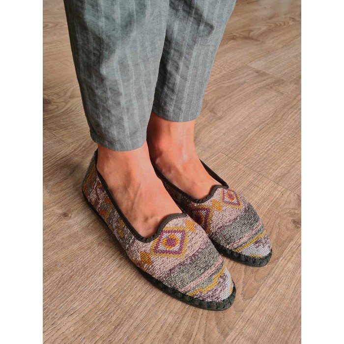 Veneciana Cecil. AW23 Calzado mujer candelascloset. Zapato plano en tejido estampado de algodón. Marca Toni Pons. Made in Spain.