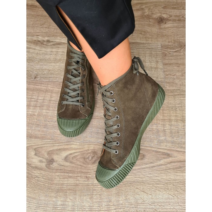 Botín Garda. AW23 Calzado mujer candelascloset. Botín en piel serraje color caqui y suela plana. Marca Toni Pons. Made in Spain.