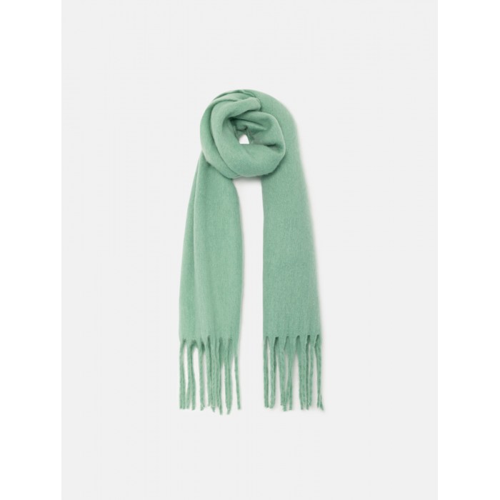 Bufanda larga de punto Ocean. Colección AW23 Compañía Fantástica en candelascloset. Accesorio verde con flecos a los extremos.
